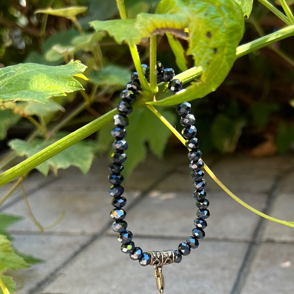 Dark Blue Iridescent Faceted Bead Stretch Braceket With Removable Tassel - Picture 3 of 9